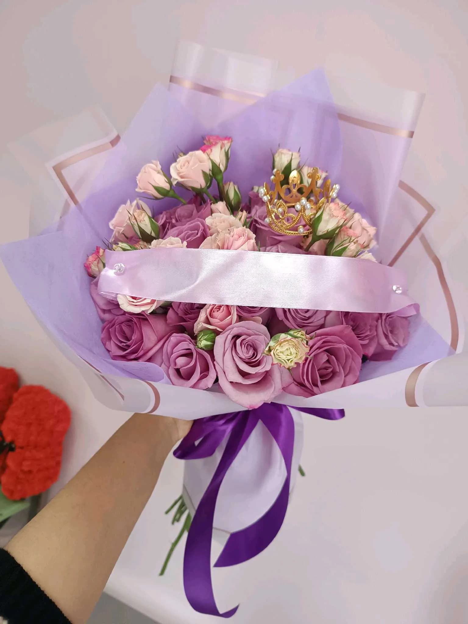 Buchon de Rosas y mini rosas mediano