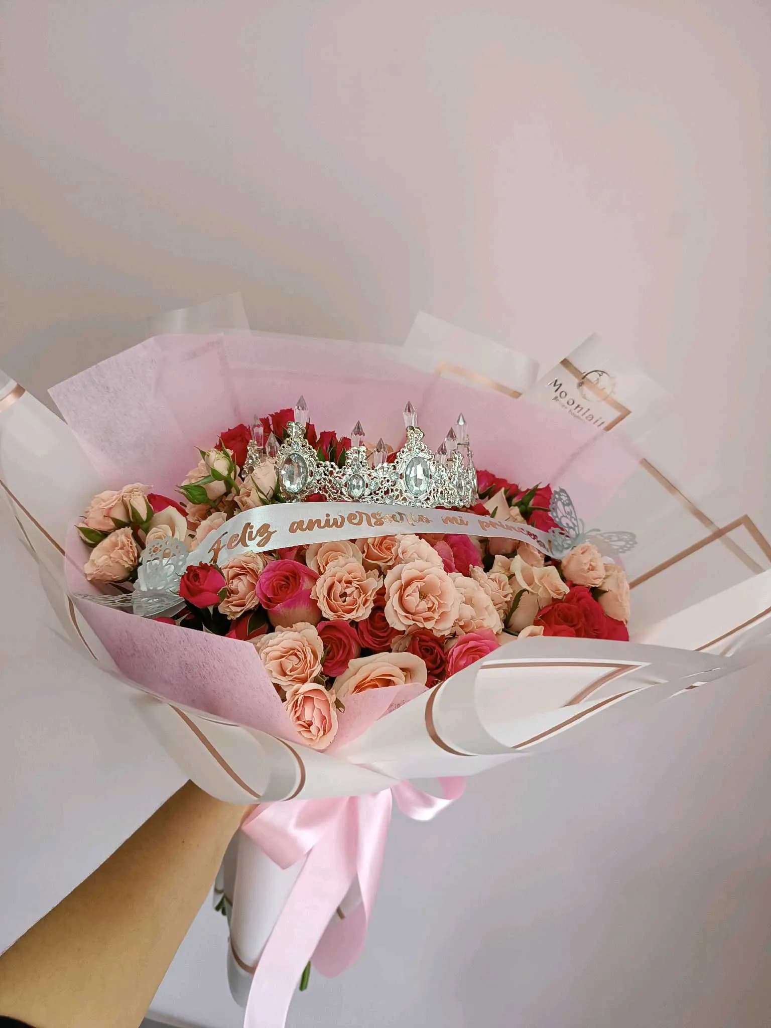 Ramo buchon de rosas y mini rosas large