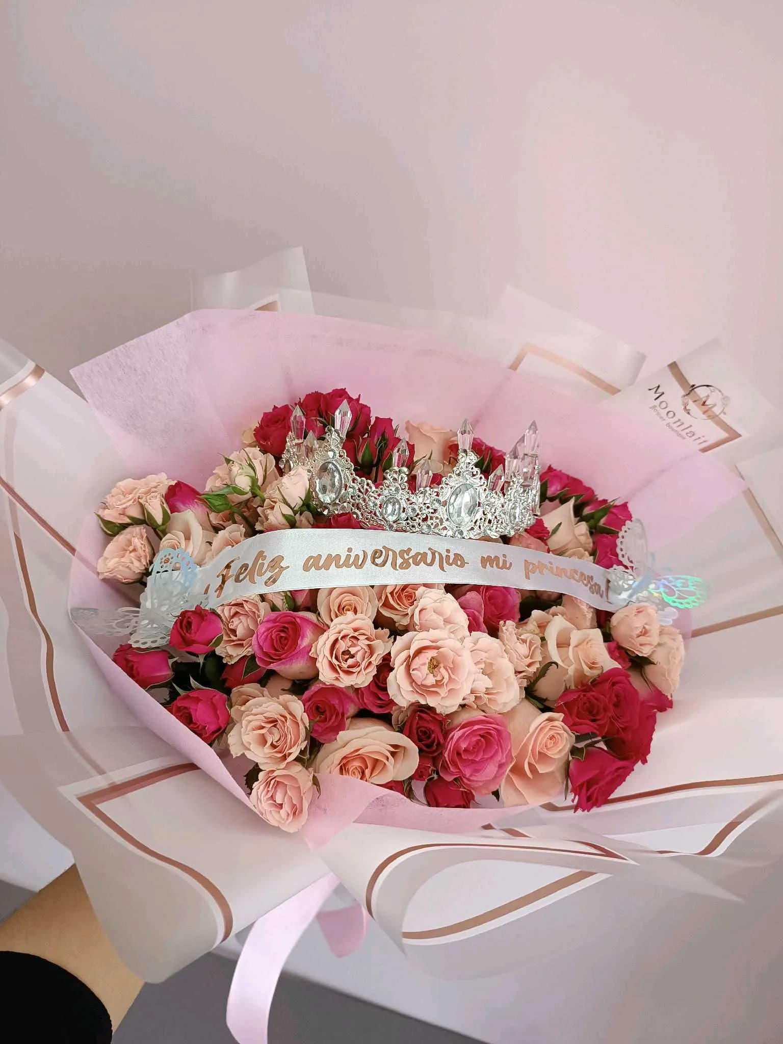 Ramo buchon de rosas y mini rosas large